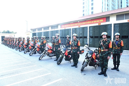 Chiến sĩ Thủ đô sẵn sàng chiến đấu để nhân dân vui xuân, đón Tết an toàn